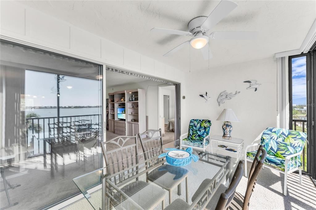 For Sale: $529,000 (2 beds, 2 baths, 1093 Square Feet)