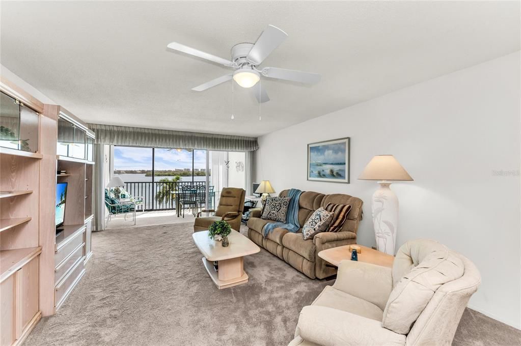 For Sale: $529,000 (2 beds, 2 baths, 1093 Square Feet)