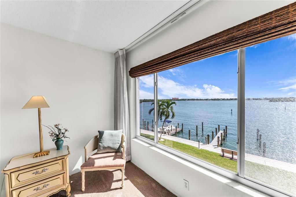 For Sale: $529,000 (2 beds, 2 baths, 1093 Square Feet)
