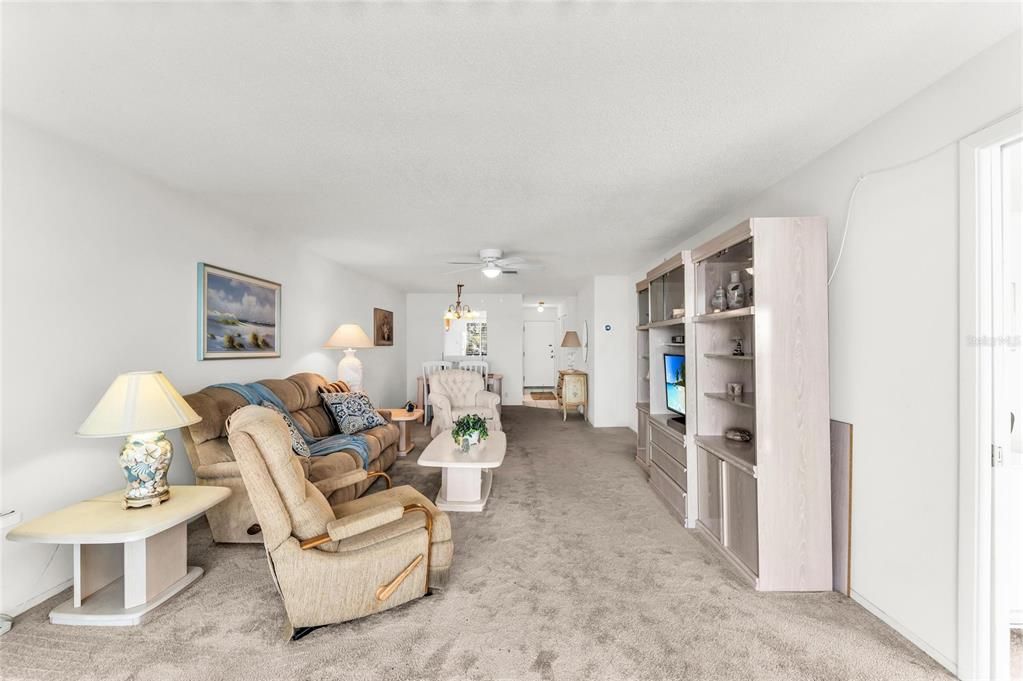 For Sale: $529,000 (2 beds, 2 baths, 1093 Square Feet)