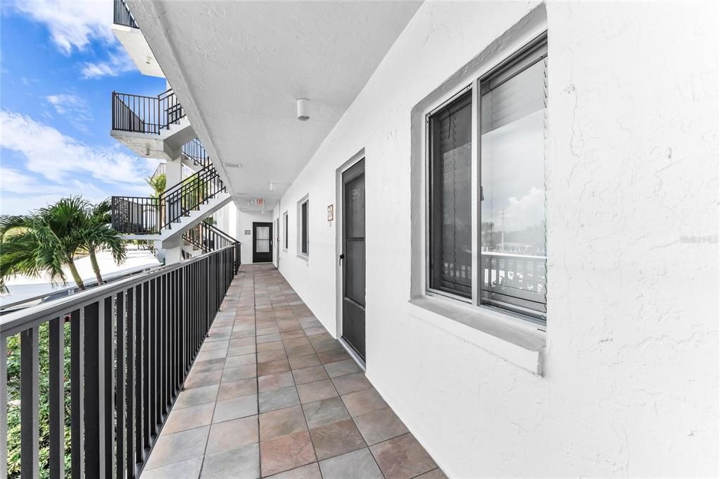 For Sale: $529,000 (2 beds, 2 baths, 1093 Square Feet)