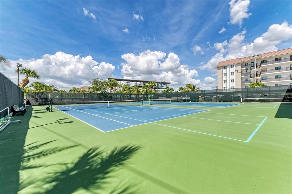 For Sale: $529,000 (2 beds, 2 baths, 1093 Square Feet)