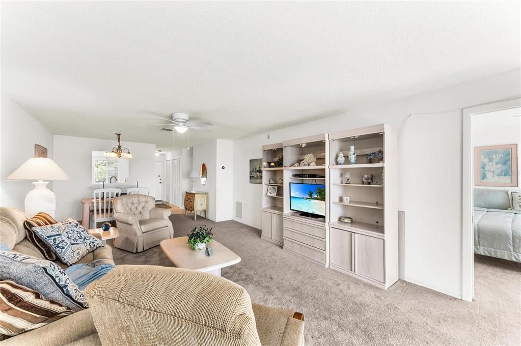 For Sale: $529,000 (2 beds, 2 baths, 1093 Square Feet)