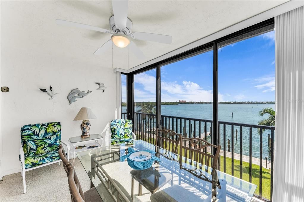 For Sale: $529,000 (2 beds, 2 baths, 1093 Square Feet)