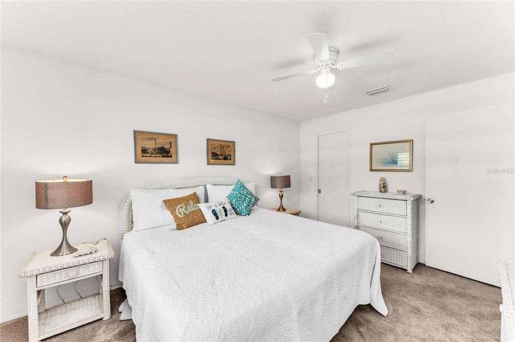 For Sale: $529,000 (2 beds, 2 baths, 1093 Square Feet)