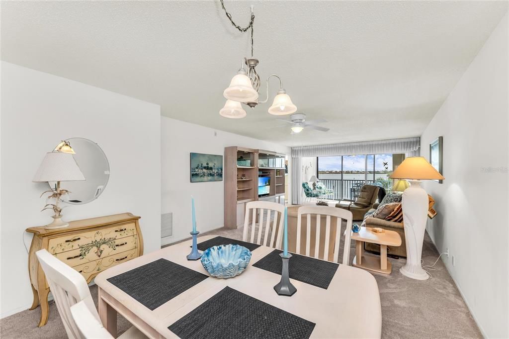 For Sale: $529,000 (2 beds, 2 baths, 1093 Square Feet)