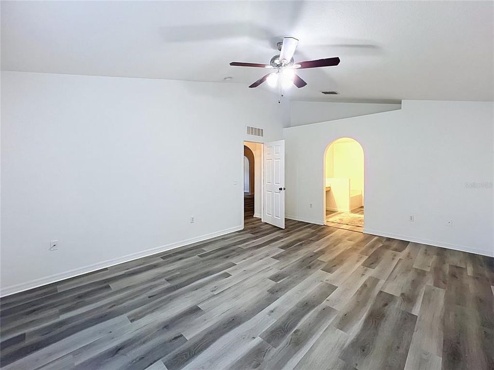 For Sale: $299,990 (4 beds, 2 baths, 2010 Square Feet)