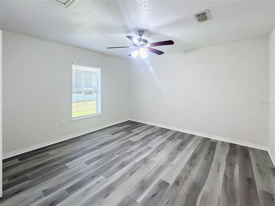 For Sale: $299,990 (4 beds, 2 baths, 2010 Square Feet)