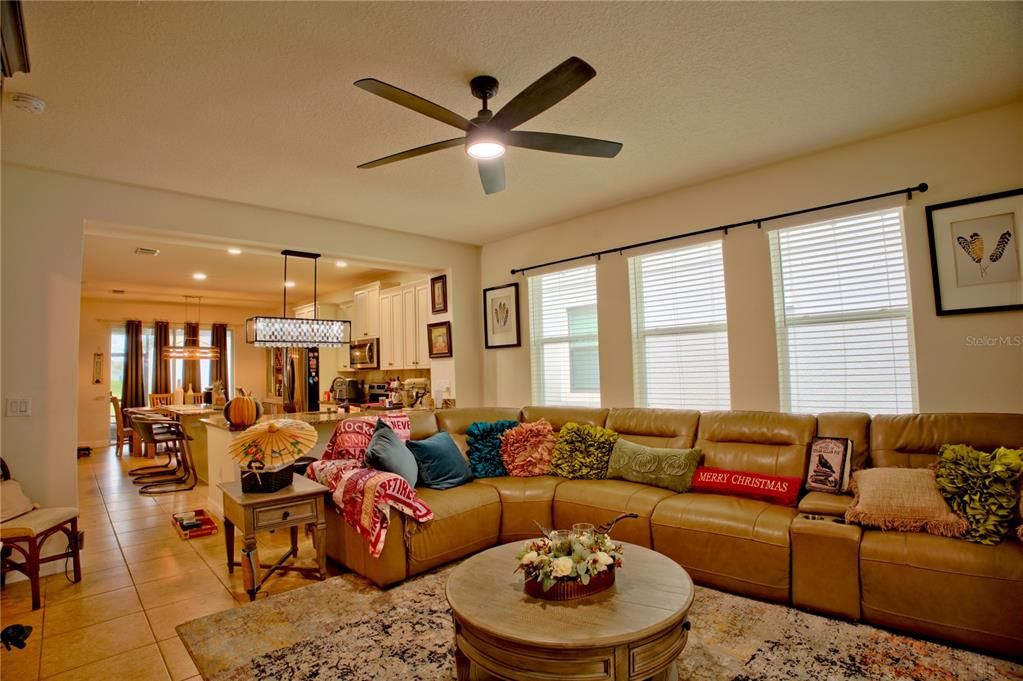 For Sale: $415,000 (3 beds, 2 baths, 1706 Square Feet)