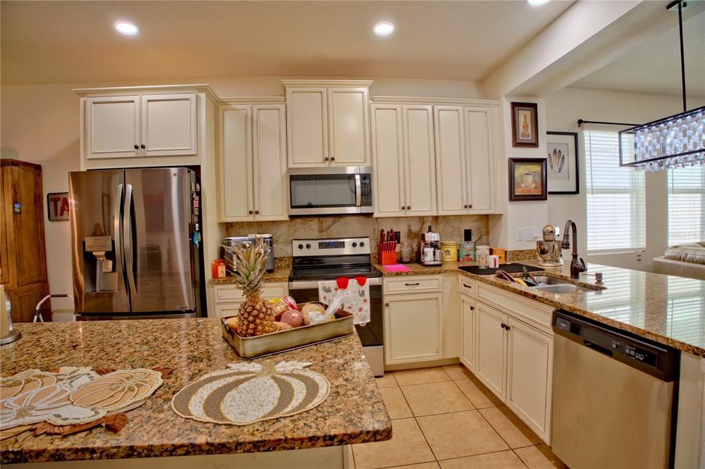 For Sale: $415,000 (3 beds, 2 baths, 1706 Square Feet)