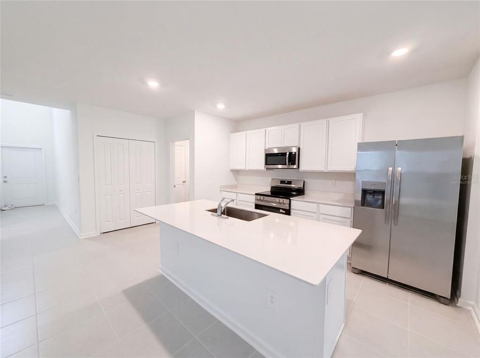 En Venta: $365,000 (5 camas, 2 baños, 2326 Pies cuadrados)