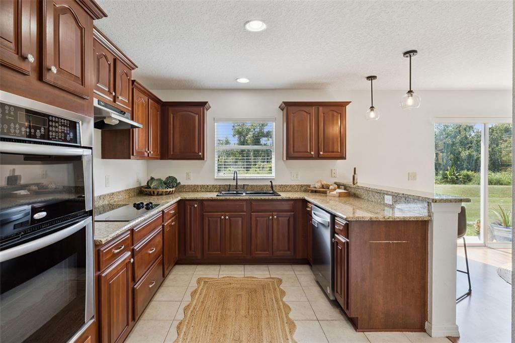 На продажу: $359,999 (3 спален, 2 ванн, 1991 Квадратных фут)