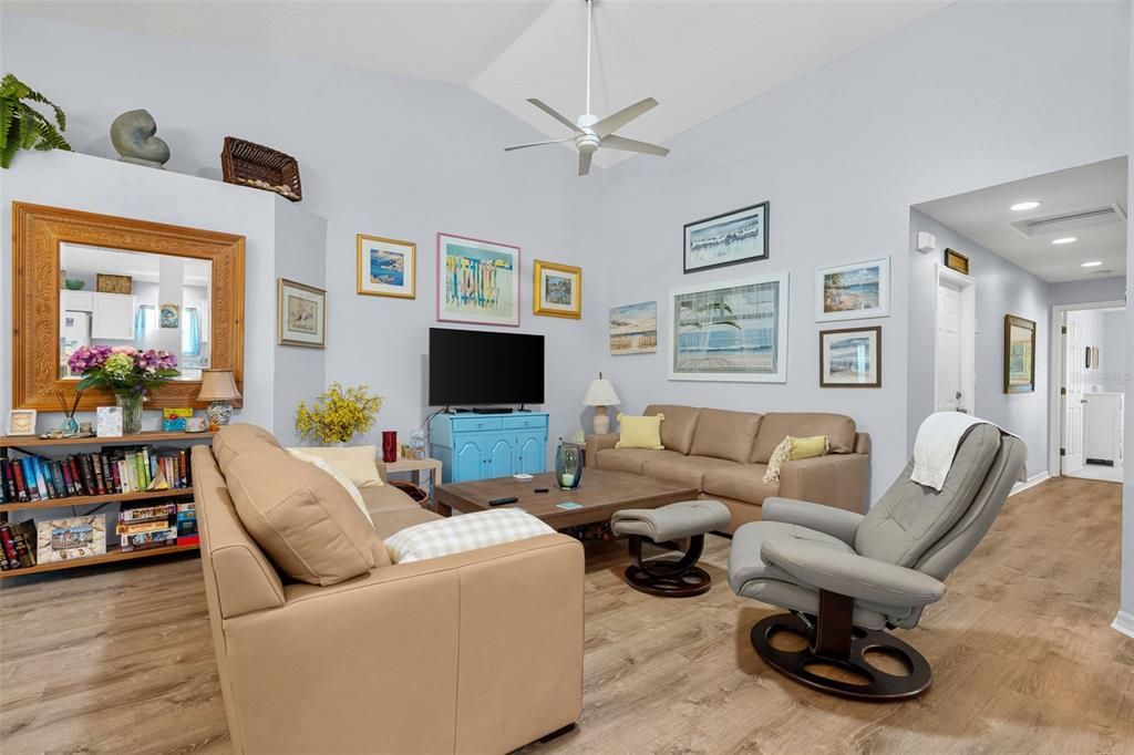 For Sale: $339,900 (3 beds, 2 baths, 1638 Square Feet)