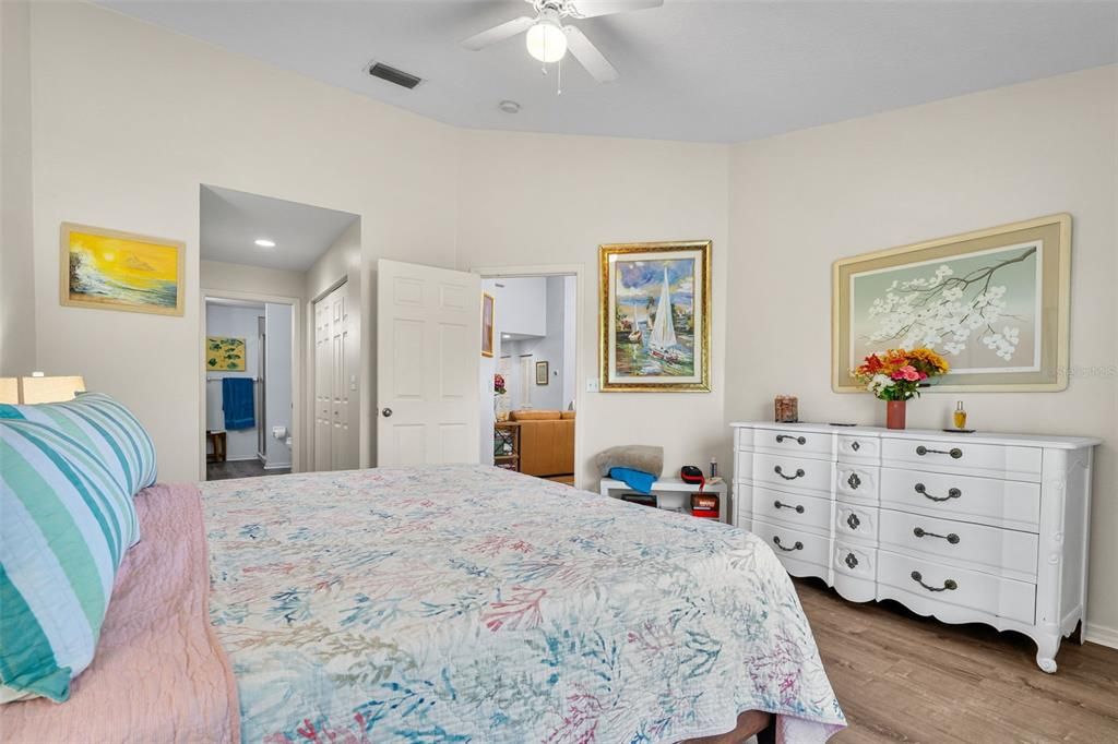 For Sale: $339,900 (3 beds, 2 baths, 1638 Square Feet)