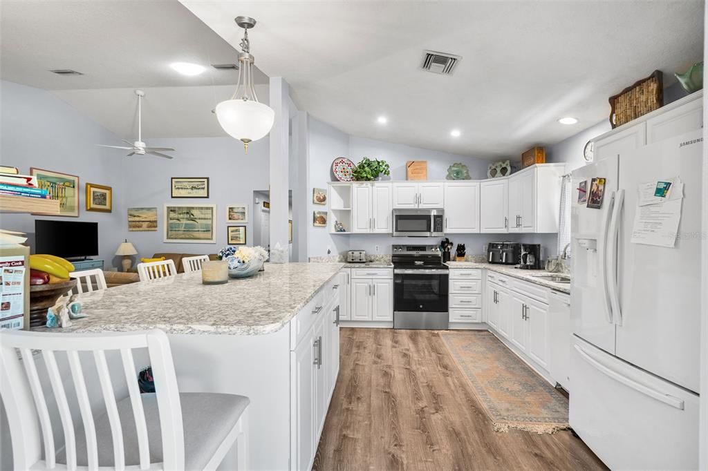 For Sale: $339,900 (3 beds, 2 baths, 1638 Square Feet)