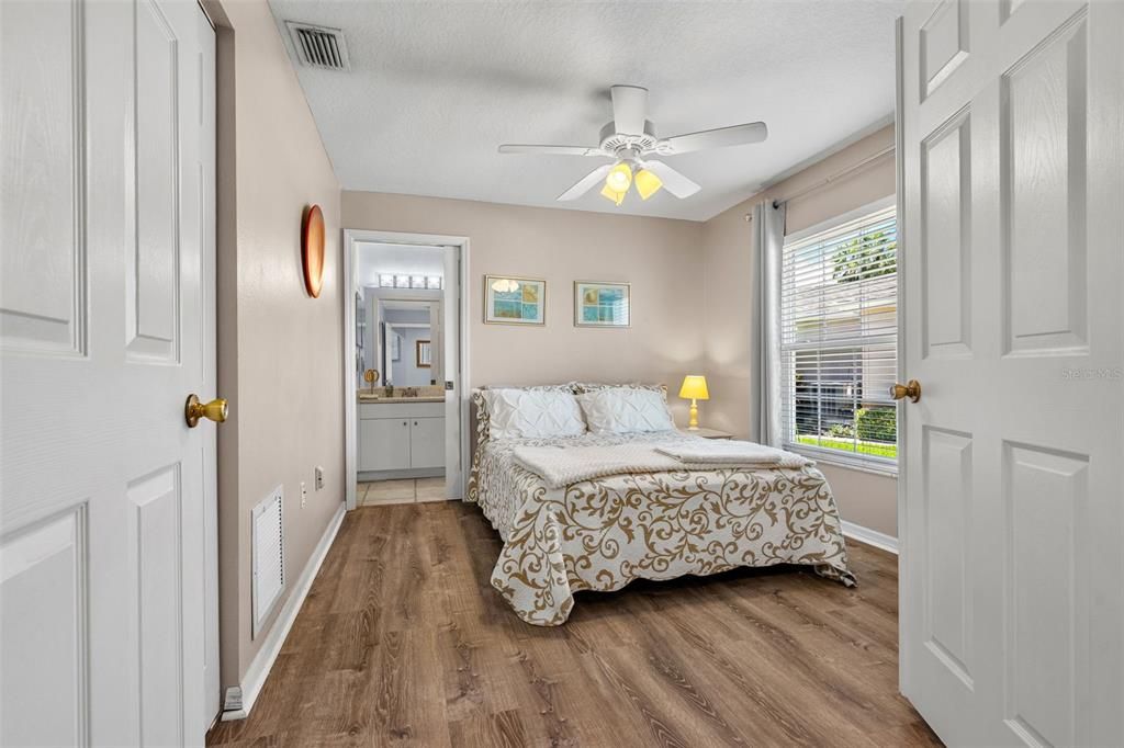 For Sale: $339,900 (3 beds, 2 baths, 1638 Square Feet)
