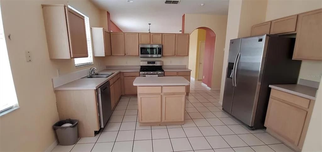 En Renta: $2,795 (4 camas, 2 baños, 1952 Pies cuadrados)
