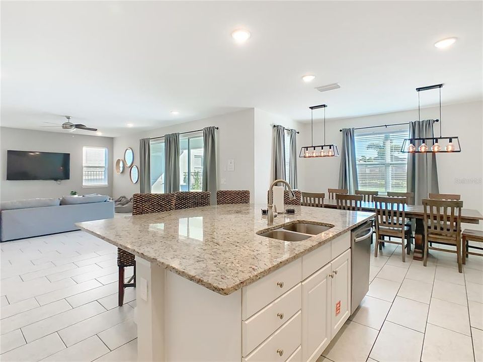 En Venta: $710,000 (5 camas, 5 baños, 2945 Pies cuadrados)