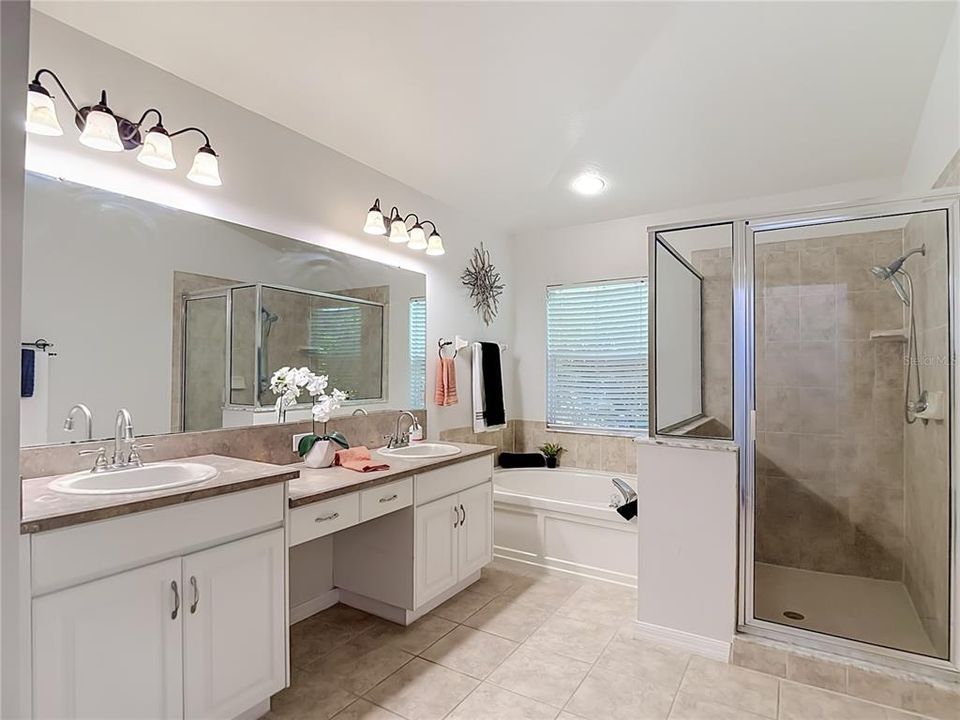 For Sale: $425,000 (4 beds, 2 baths, 2323 Square Feet)