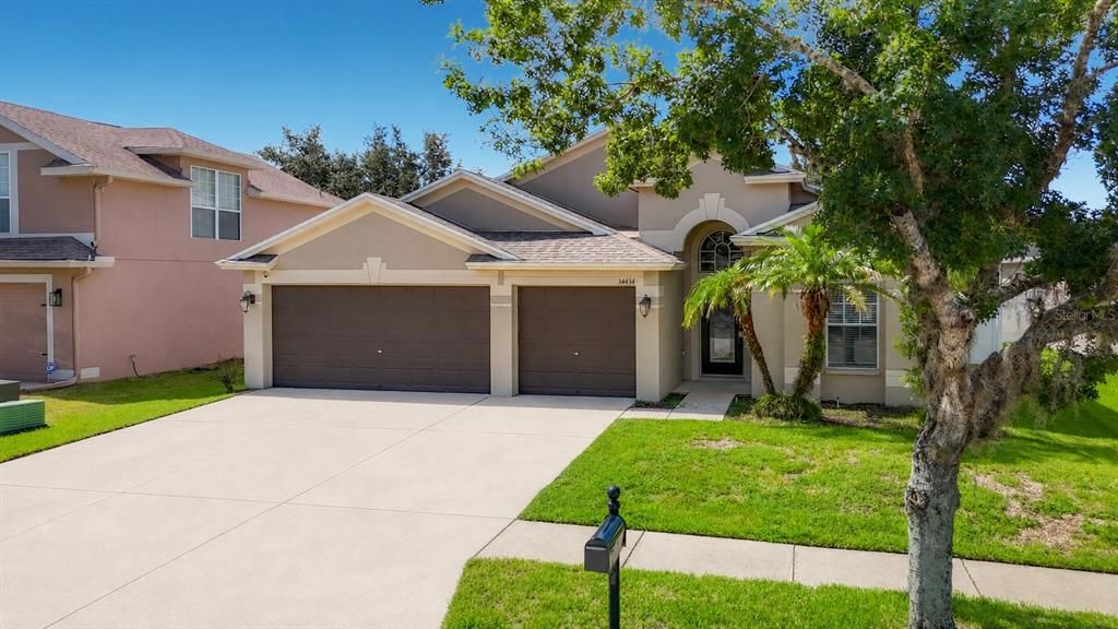 For Sale: $425,000 (4 beds, 2 baths, 2323 Square Feet)