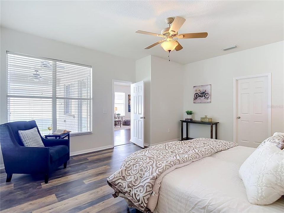 For Sale: $425,000 (4 beds, 2 baths, 2323 Square Feet)