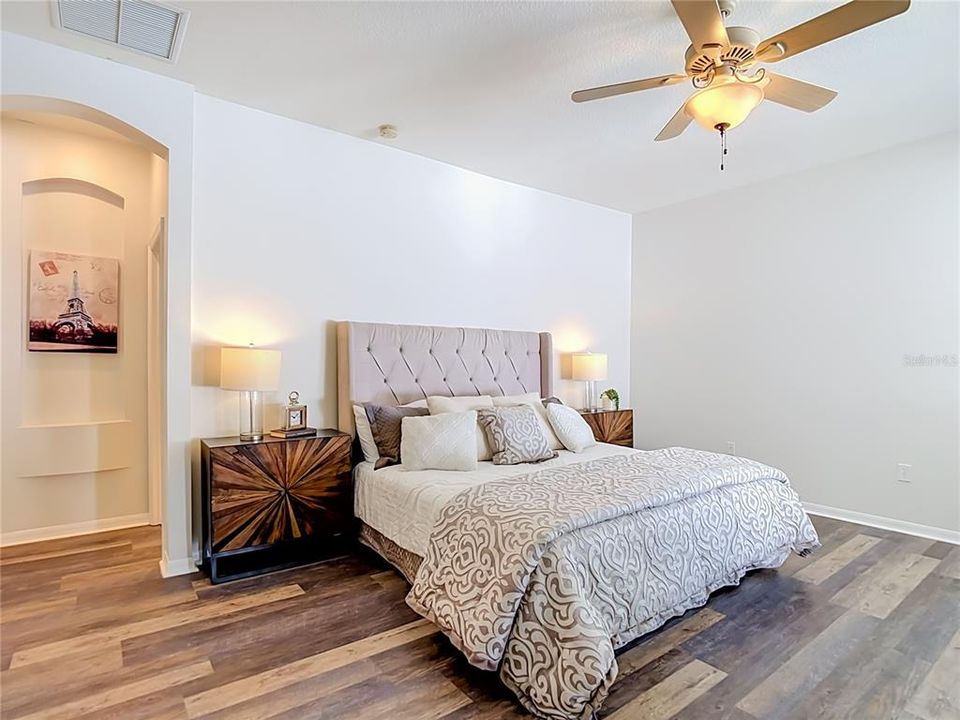 For Sale: $425,000 (4 beds, 2 baths, 2323 Square Feet)