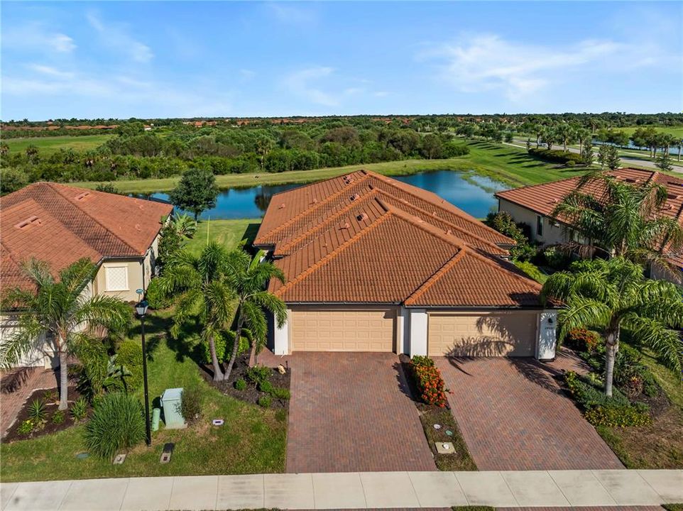 For Sale: $425,000 (2 beds, 2 baths, 1568 Square Feet)
