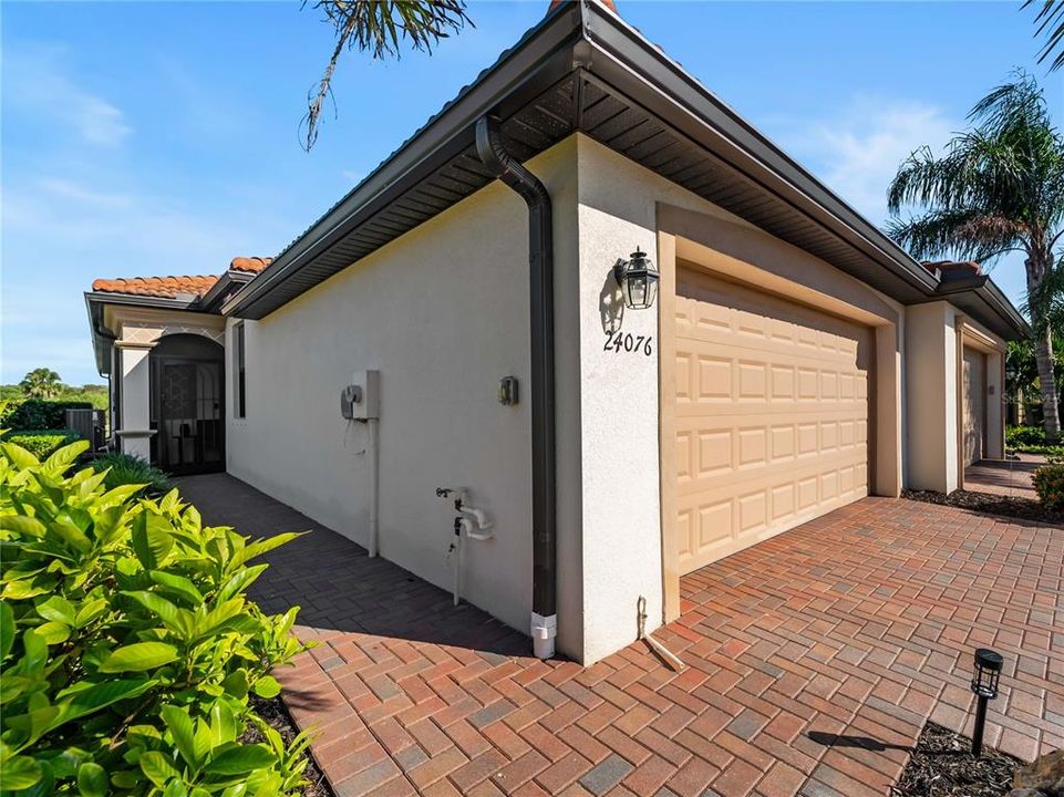 For Sale: $425,000 (2 beds, 2 baths, 1568 Square Feet)
