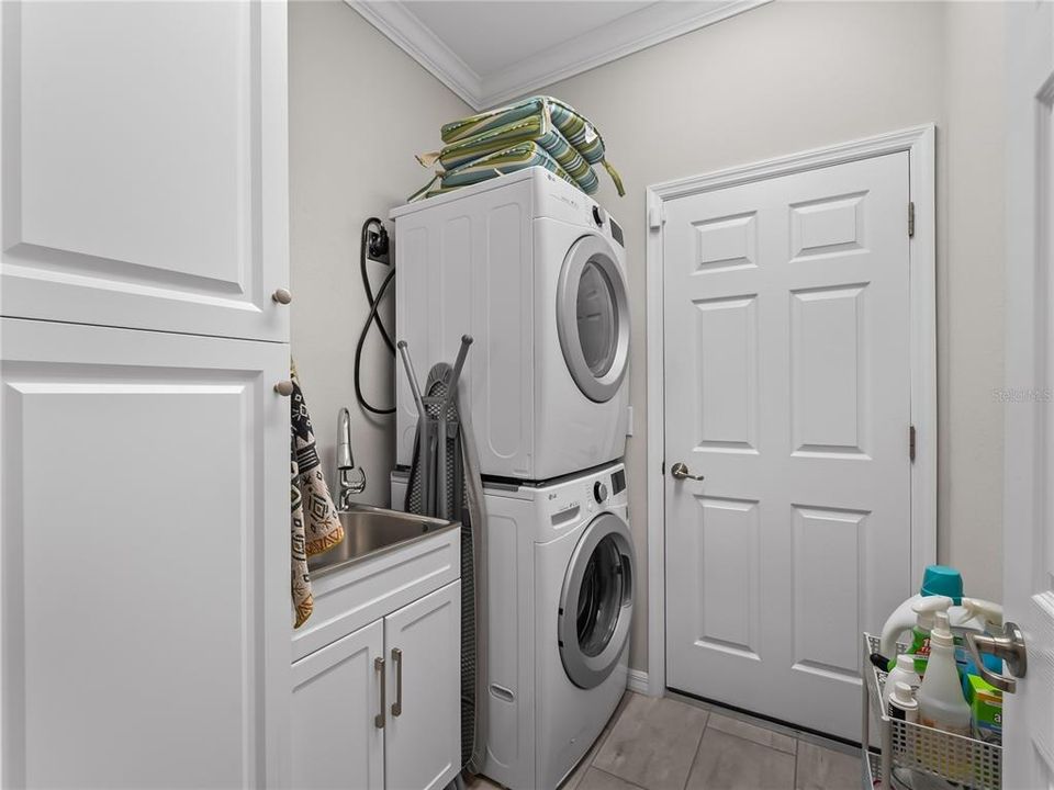 For Sale: $425,000 (2 beds, 2 baths, 1568 Square Feet)