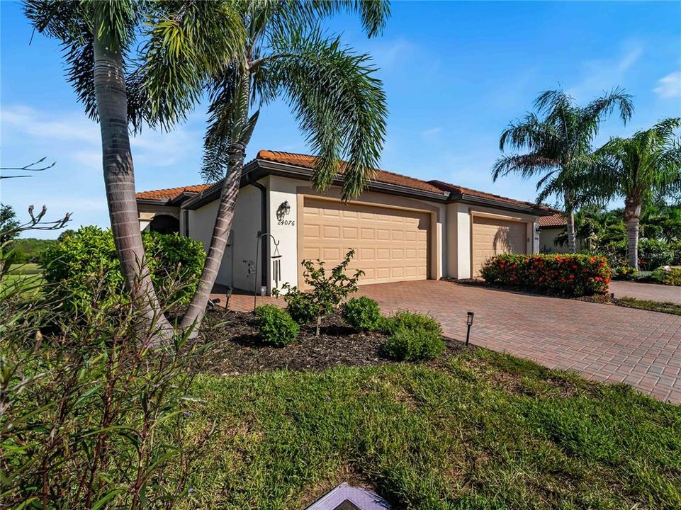 For Sale: $425,000 (2 beds, 2 baths, 1568 Square Feet)