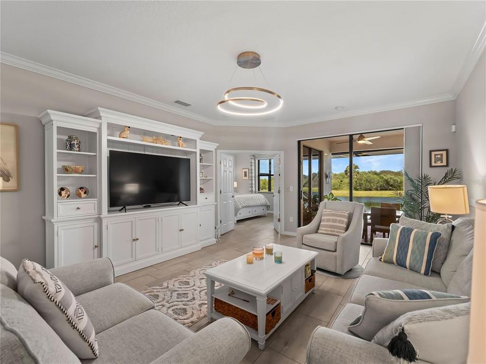 For Sale: $425,000 (2 beds, 2 baths, 1568 Square Feet)