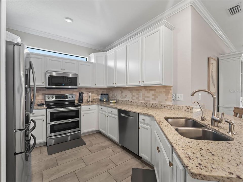 For Sale: $425,000 (2 beds, 2 baths, 1568 Square Feet)