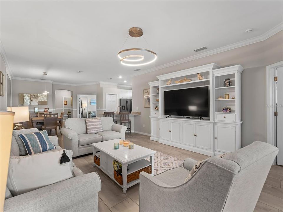 For Sale: $425,000 (2 beds, 2 baths, 1568 Square Feet)
