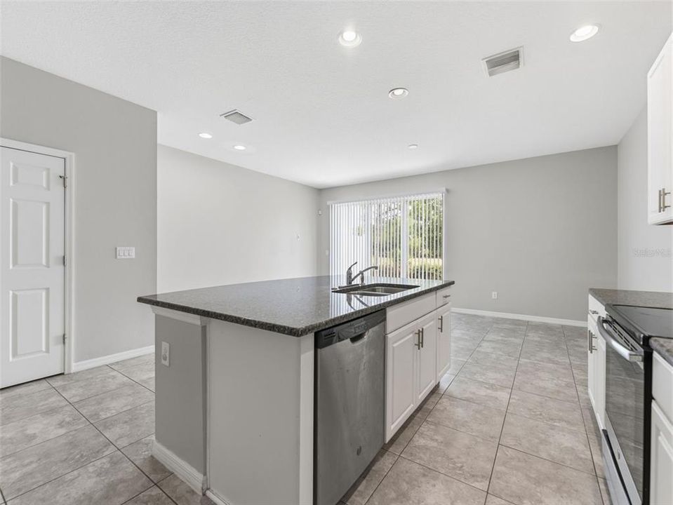For Rent: $1,850 (3 beds, 2 baths, 1400 Square Feet)