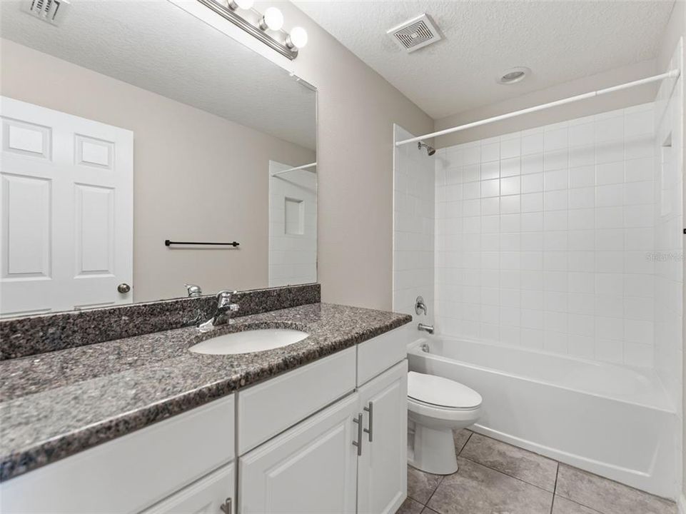 For Rent: $1,850 (3 beds, 2 baths, 1400 Square Feet)