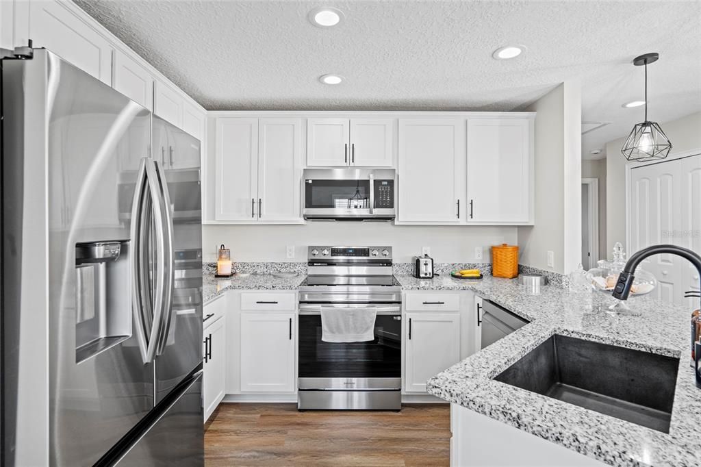 Active With Contract: $375,000 (3 beds, 2 baths, 1488 Square Feet)