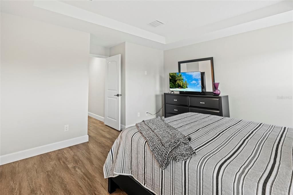 Active With Contract: $375,000 (3 beds, 2 baths, 1488 Square Feet)