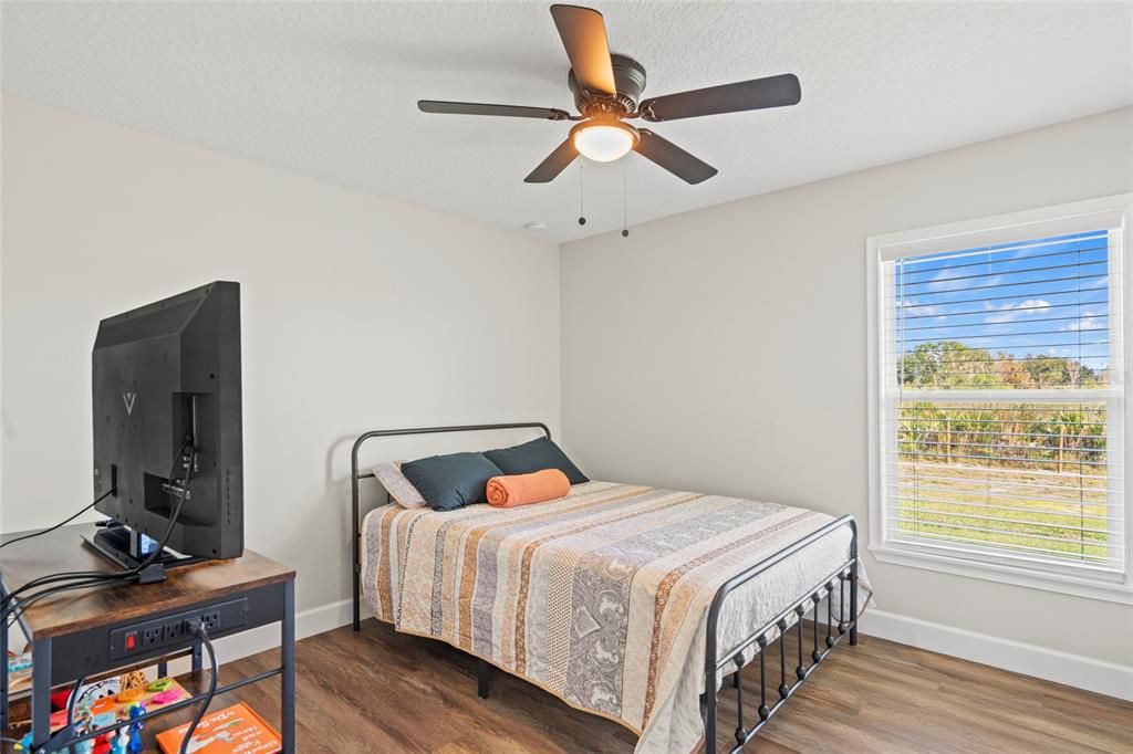 Active With Contract: $375,000 (3 beds, 2 baths, 1488 Square Feet)