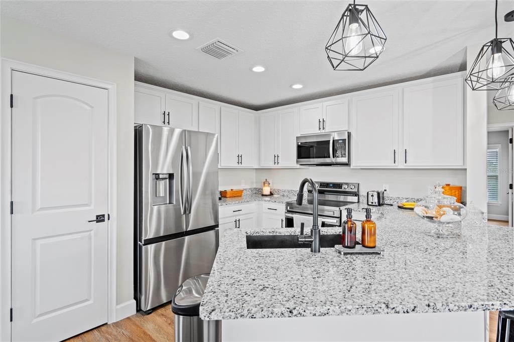 Active With Contract: $375,000 (3 beds, 2 baths, 1488 Square Feet)