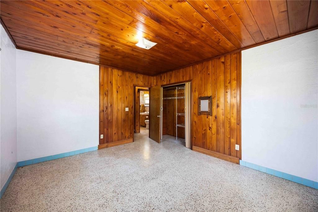 Под контрактом: $249,900 (2 спален, 2 ванн, 1055 Квадратных фут)