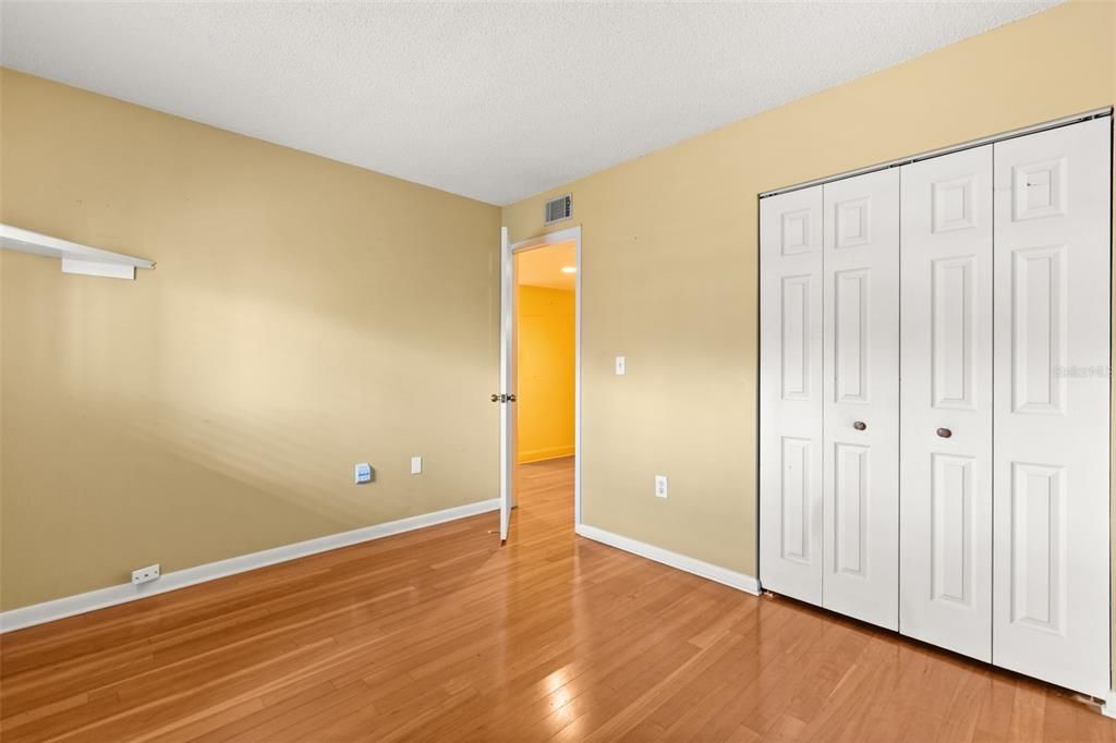 For Sale: $175,000 (2 beds, 2 baths, 1065 Square Feet)