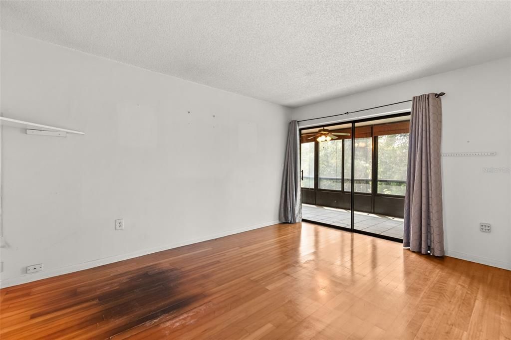 For Sale: $175,000 (2 beds, 2 baths, 1065 Square Feet)