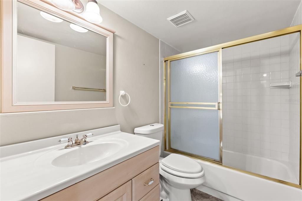 For Sale: $175,000 (2 beds, 2 baths, 1065 Square Feet)