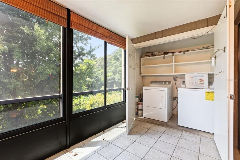 For Sale: $175,000 (2 beds, 2 baths, 1065 Square Feet)