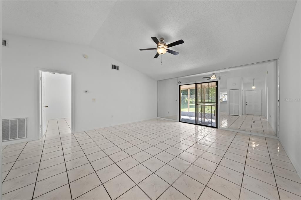 For Sale: $244,900 (3 beds, 2 baths, 1323 Square Feet)