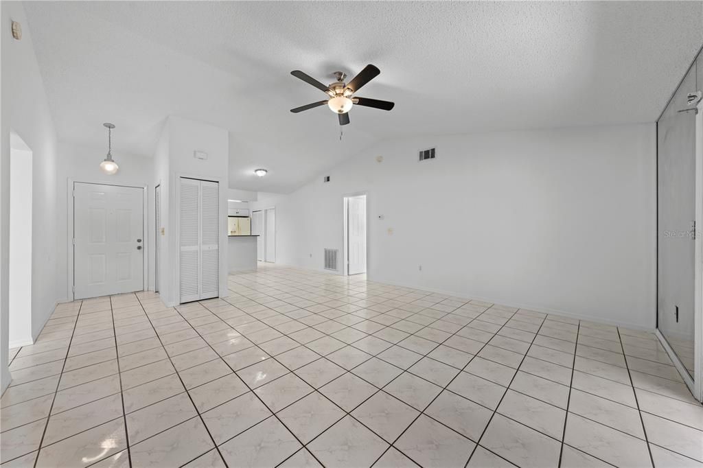 For Sale: $244,900 (3 beds, 2 baths, 1323 Square Feet)