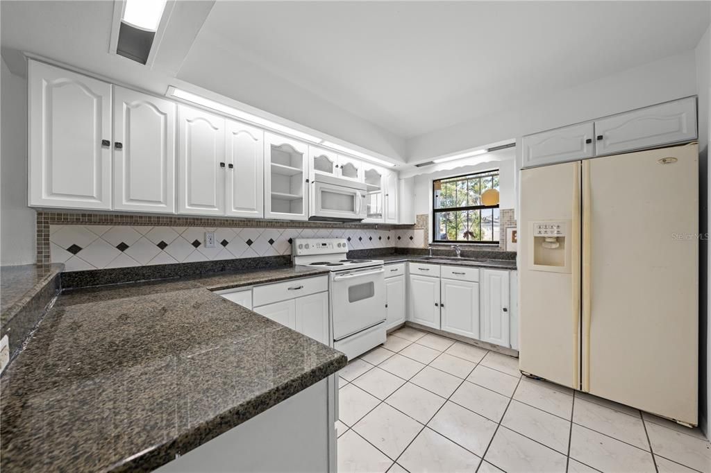 For Sale: $244,900 (3 beds, 2 baths, 1323 Square Feet)