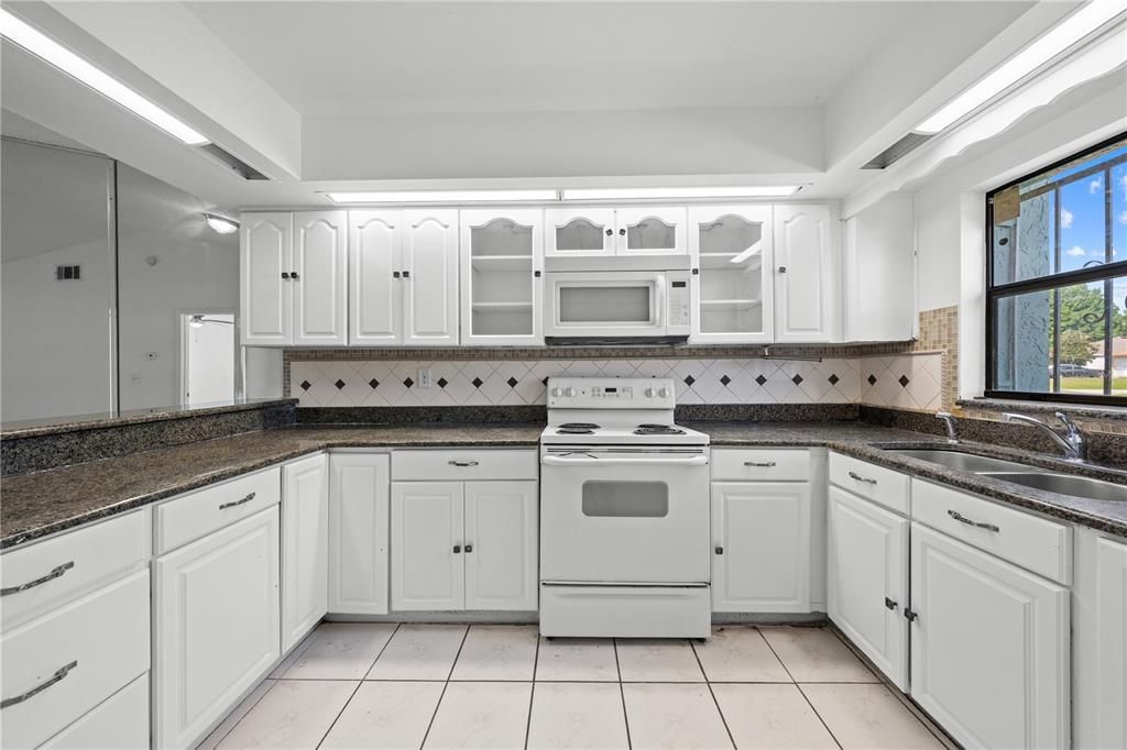 For Sale: $244,900 (3 beds, 2 baths, 1323 Square Feet)