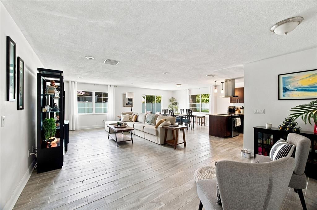 For Sale: $345,000 (4 beds, 2 baths, 1766 Square Feet)