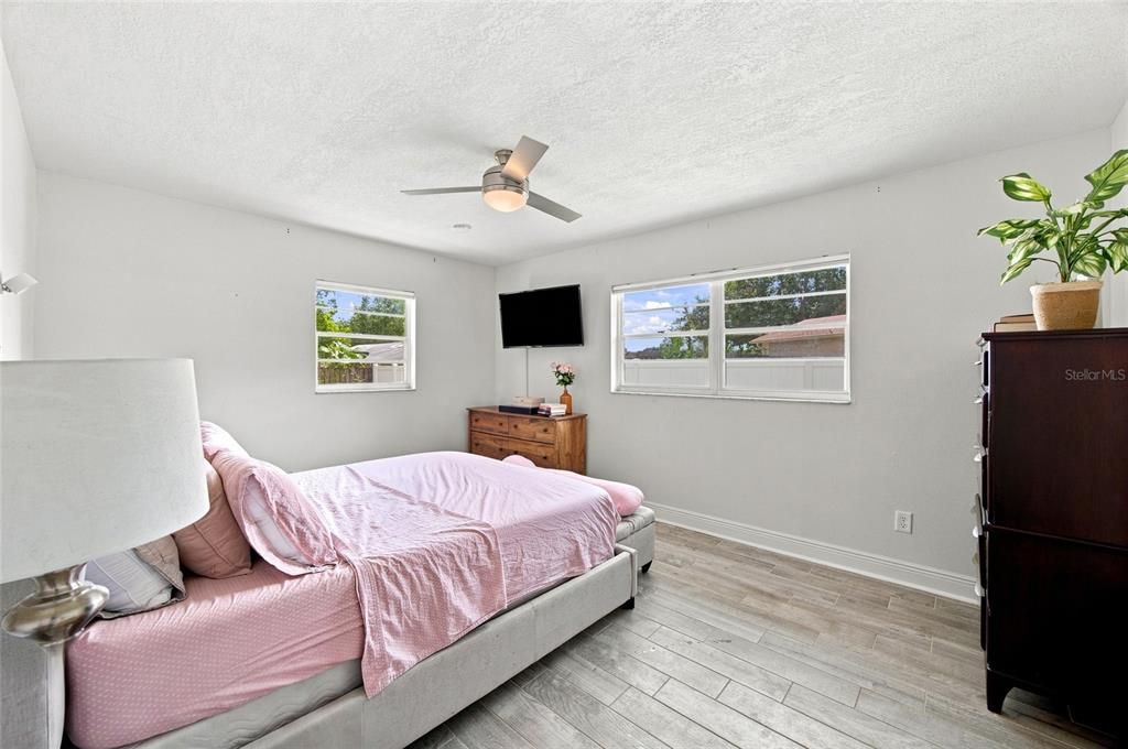 For Sale: $345,000 (4 beds, 2 baths, 1766 Square Feet)